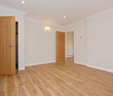 2 bedroom semi-detached house to rent - Photo 3