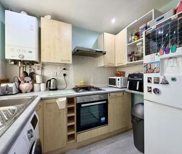 2 bedroom end of terrace house to rent - Photo 5