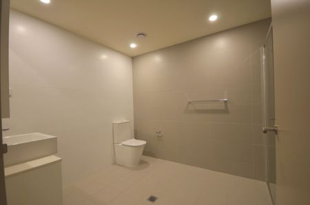 Modern Apartment with Leafy Outlook - Photo 2