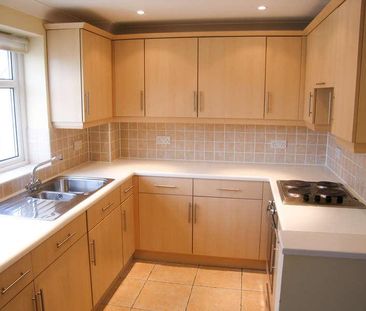 Ashbourne Court, CB8 - Photo 3