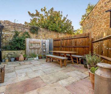 4 bedroom terraced house to rent - Photo 2