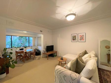 LARGE ONE BEDROOM APARTMENT! - Photo 4