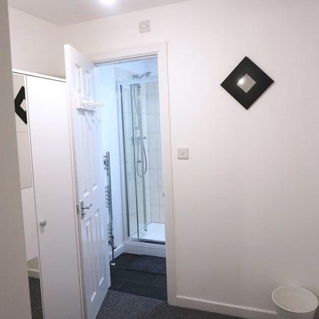 5 bedroom house of multiple occupation to rent - Photo 4