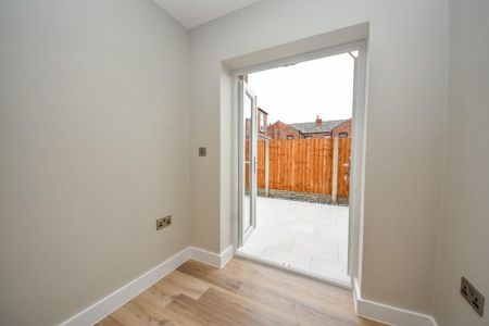 3 bedroom end of terrace house to rent - Photo 3