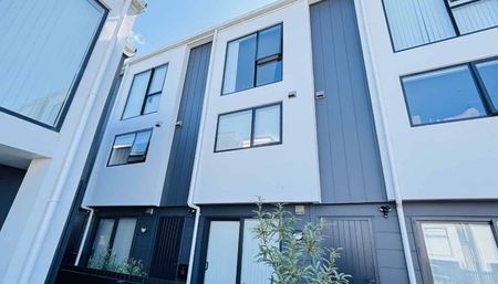 MANGERE BRIDGE, 4 BEDROOMS - Photo 2