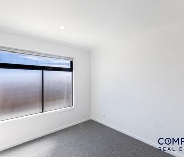 9 Ravida Way, Mickleham VIC 3064 - Townhouse For Rent | Domain - Photo 2