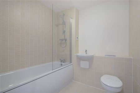 2 bedroom Flat in Oscar Wilde Road, Reading - Photo 4
