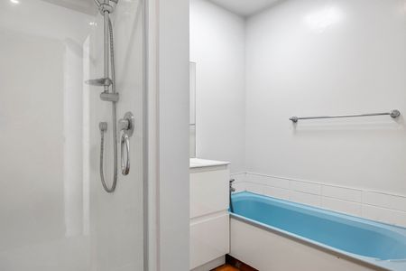 Sunny & warm 3 bedroom townhouse - Photo 3