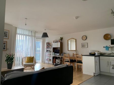2 Bed Flat, London, SE26 - Photo 2