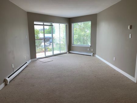 Central Uptown 2 Bed Condo - Photo 3