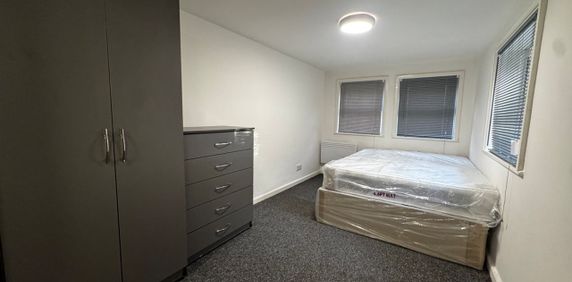 Studio Flat, Bevois Valley Road, SO14 - Photo 2