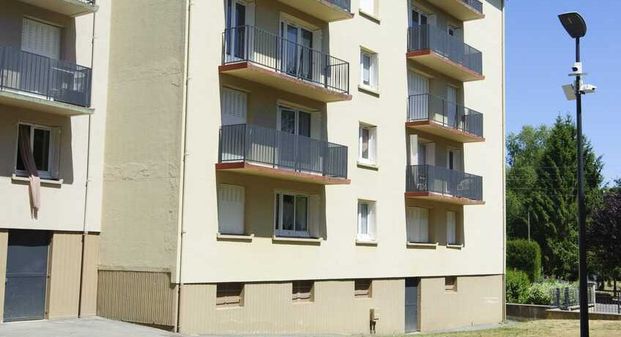 Appartement spacieux de type 4 avec balcon, comprenant: 2 chambres fermées, un salon et un séjour. - Photo 1