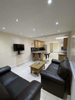 6 bedroom house to rent - Photo 1