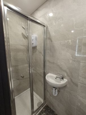 Studio Flat, Drakewood Road, SW16 - Photo 1