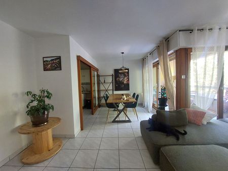 Location Appartement 3 pièces 81m² - Photo 2