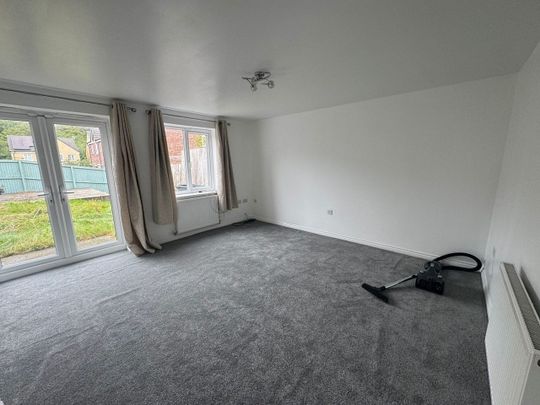 Plantation Drive, Bradford - Photo 1