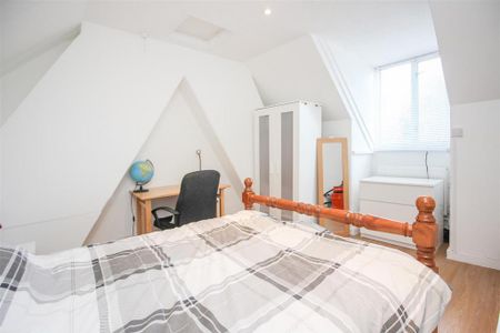 4 bedroom terraced house to rent - Photo 5