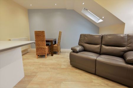 2 bedroom Flat in Woodsley Road, Leeds - Photo 5