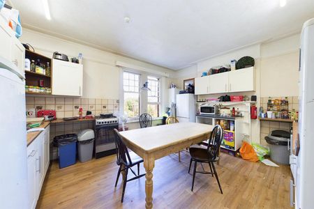 1 bedroom Flat To Let - Photo 4