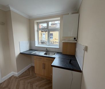 1 Bed Flat, Horns Road, IG2 - Photo 4