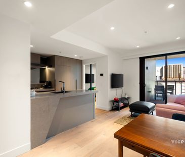 LUXURY APARTMENT WITH RESORT-STYLE AMENITIES - Photo 4