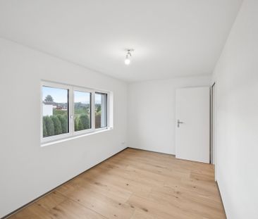 Moderne 3.5 Zimmerwohnung in einem Zweifamilienhaus - Photo 2