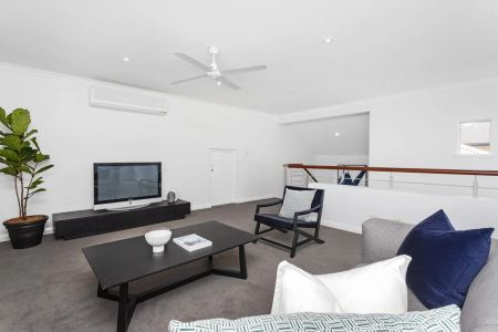 Elevated riverside living - Photo 5