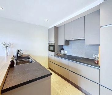 Recent en centraal gelegen app. met 2 slaapkamers, terras en autost... - Foto 3