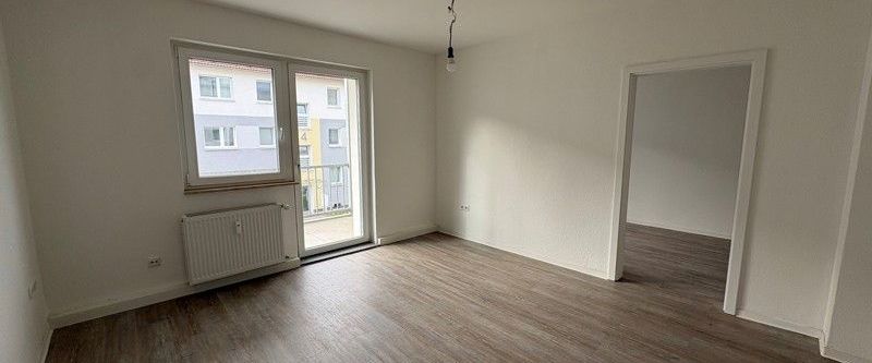 Frisch renoviert & bezugsfertig: Traumhafte 3-Raum-Wohnung wartet auf Sie! - Foto 1