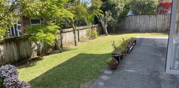 Light and bright in Northcross - minor dwelling also available - Photo 2