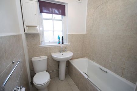 3 bedroom flat to rent - Photo 5