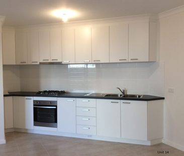 Light and bright, easy care, neutral unit! - Photo 3