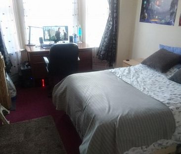 7 Bed House, NO FEES £85 great communal space and close to Uni+Shops - Photo 6