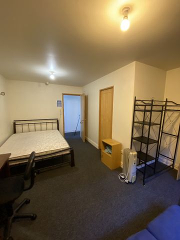 Boarding house room centrally located - Photo 2