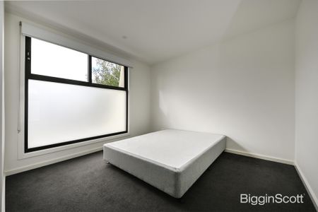 Spacious 5-Bedroom Townhouse Sanctuary - Photo 5