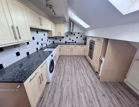 3 Bedroom Apartment To Let - Photo 5