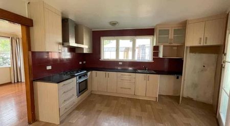 3 bed 2 showers in Mt Roskill - Photo 3