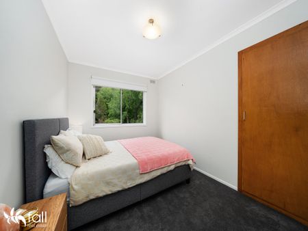 Modern, low maintenance city fringe living - Photo 3