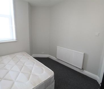 3 bedroom flat to rent - Photo 2