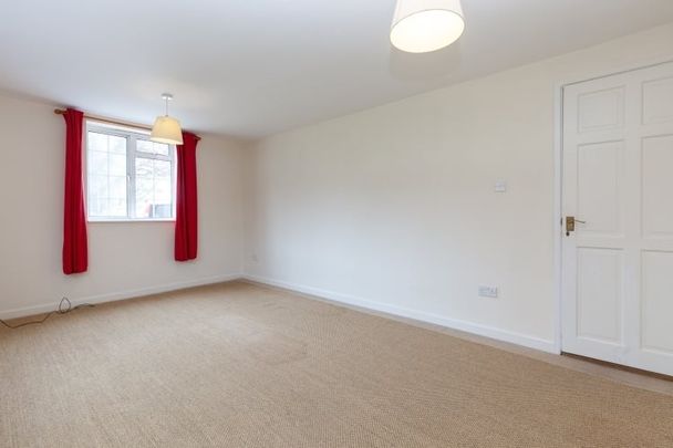 Newington, Wallingford - Photo 1