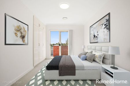 MODERN THREE BEDROOM HOME IN PRIME LOCATION - Photo 2
