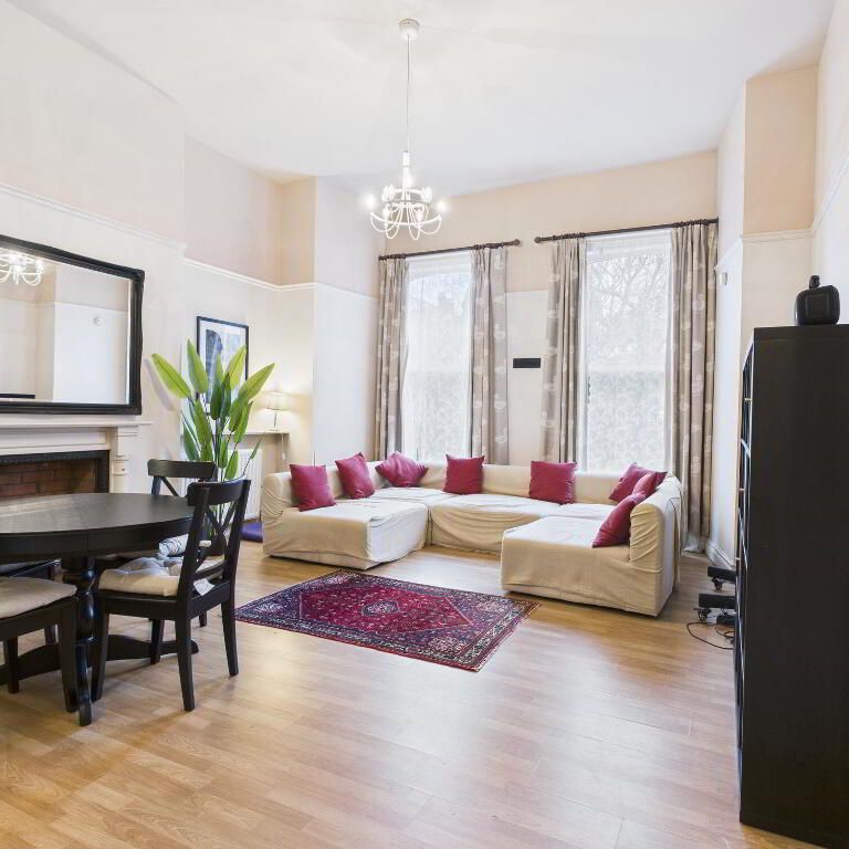 L'Academie, 14 College Gardens, Belfast, BT9 6BQ - Photo 1