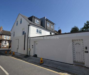 3 bedroom flat to rent - Photo 3