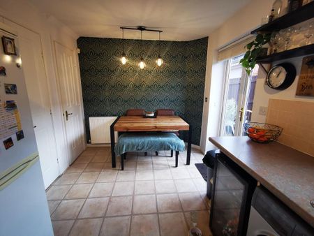 2 bedroom flat to rent - Photo 2