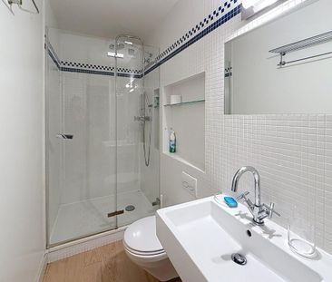 Studio meublé, donnant sur la place du bourg de four en vieille ville. - Foto 6