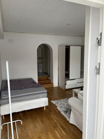 Gamla Södertäljevägen, Segeltorp - Photo 4