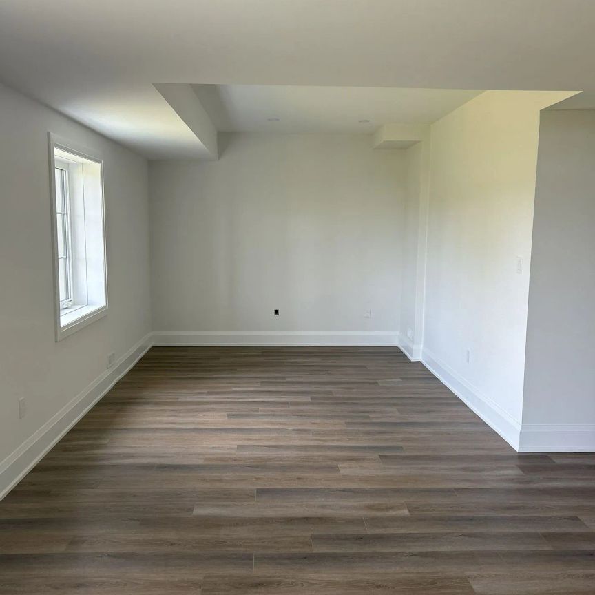 Detached Home For Lease | N9247650 - Photo 1