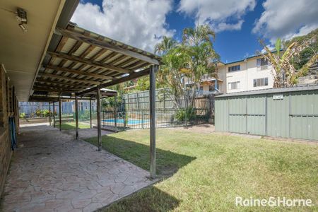 Low Set 3 Bedroom Home with Swimming Pool! - Photo 3