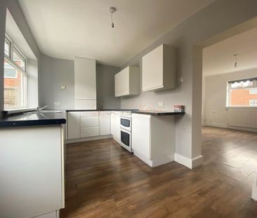 2 bedroom end of terrace house to rent - Photo 5