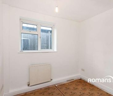 Kirriemuir Gardens, Ash, Aldershot, Surrey, GU12 - Photo 2